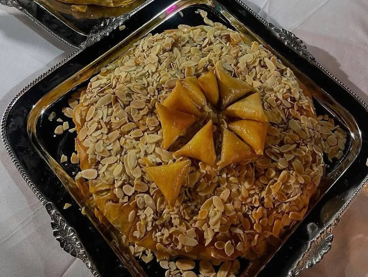 Pastilla aux amandes décorée d'une étoile de briouates – Jomana Baldi