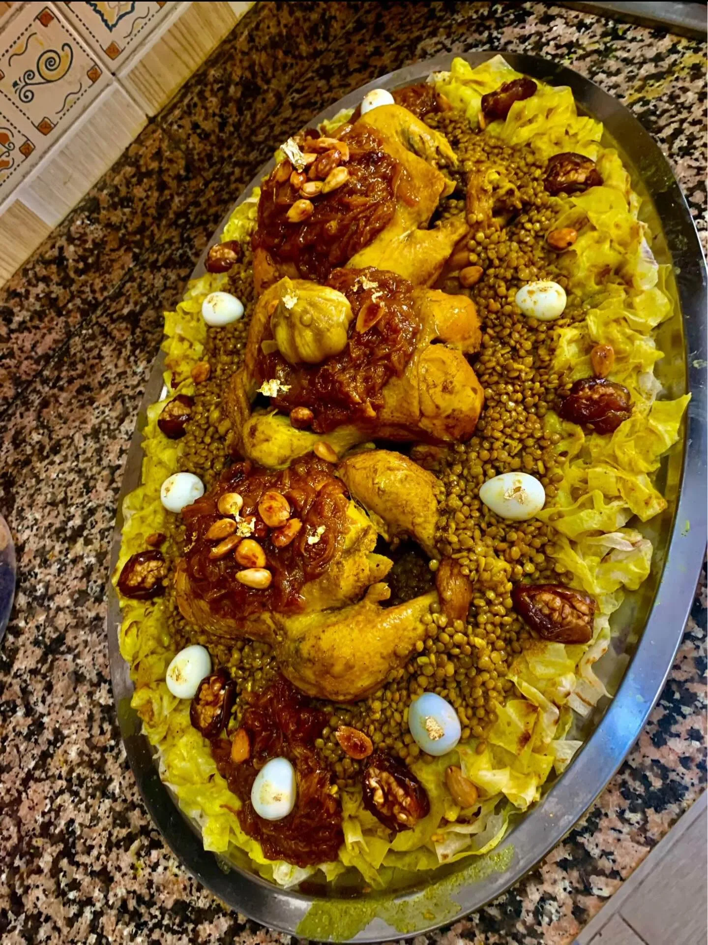 Rfissa au poulet garnie d'œufs, de dattes et d'amandes – Jomana Baldi